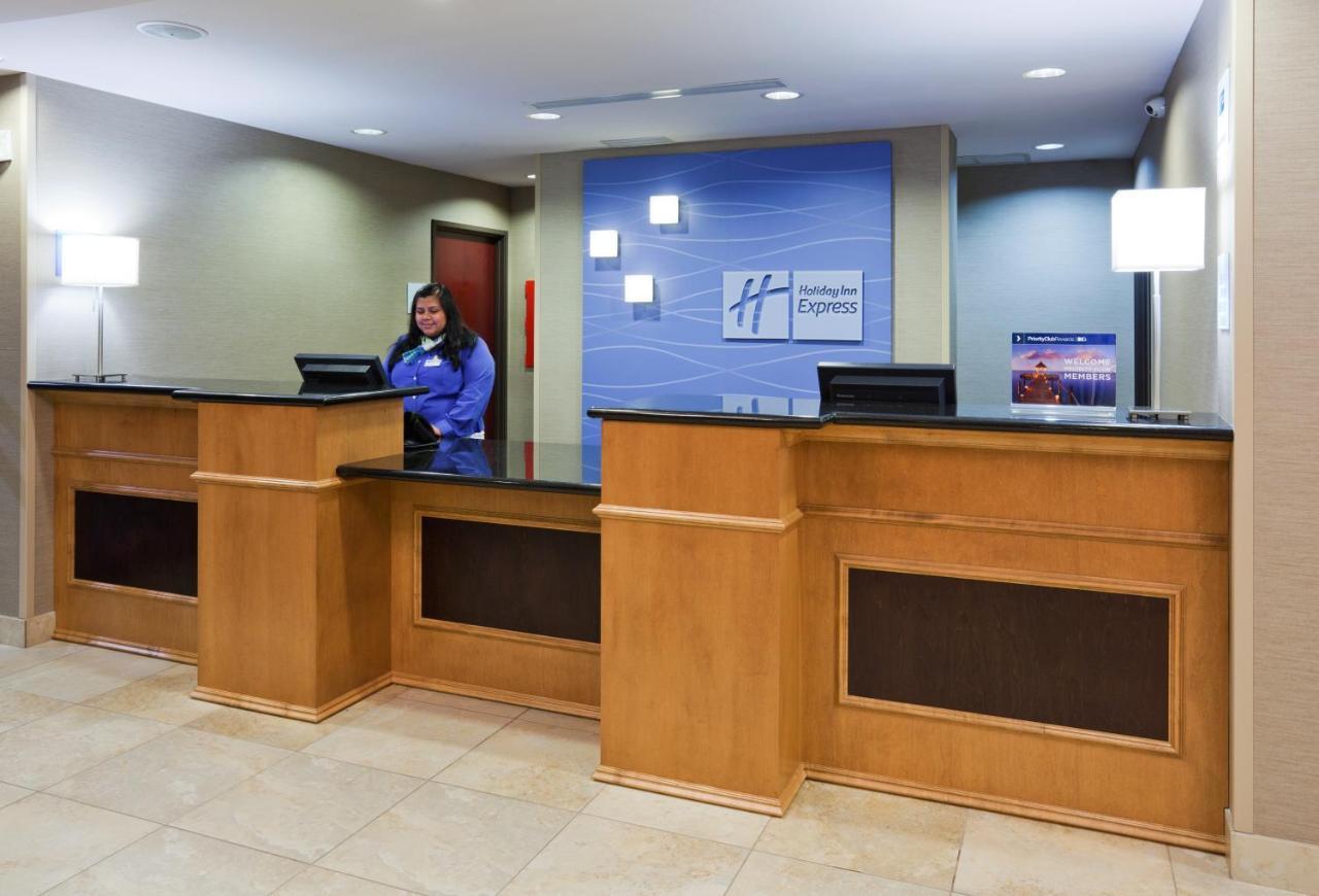 Holiday Inn Express And Suites Rochester West-Medical Center By Ihg Exterior foto